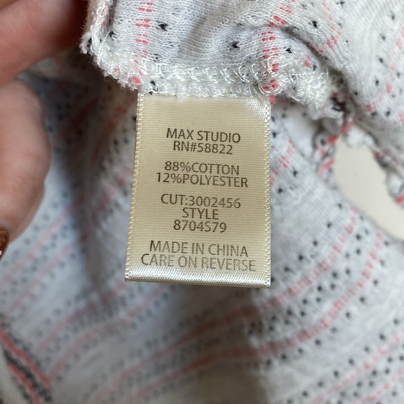 Max Studio Zigzag Bell Sleeve Top - Picture 5 of 7